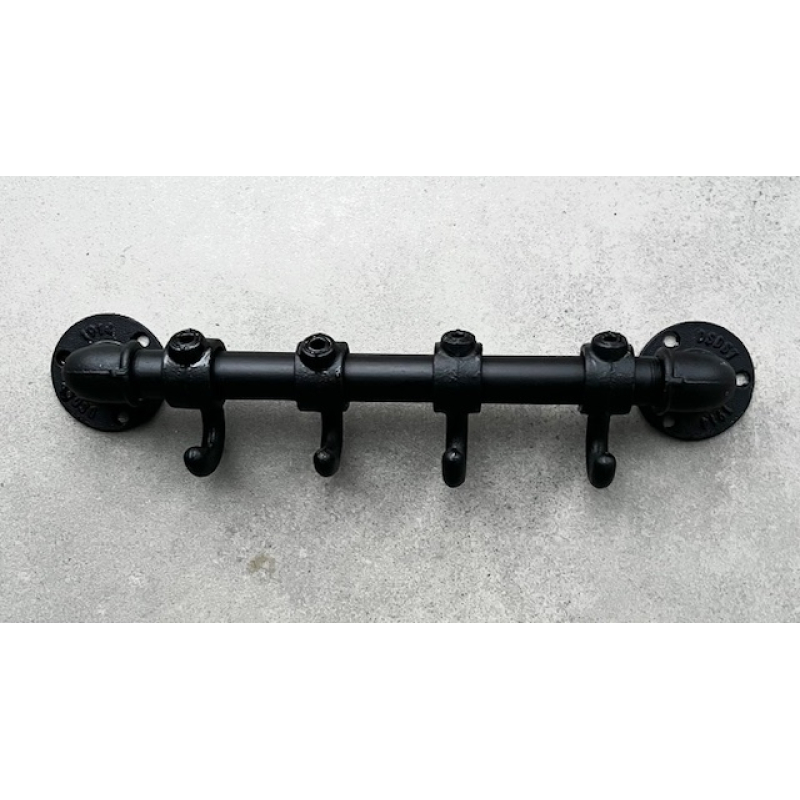 Industrieel wandrek met 4 haken.