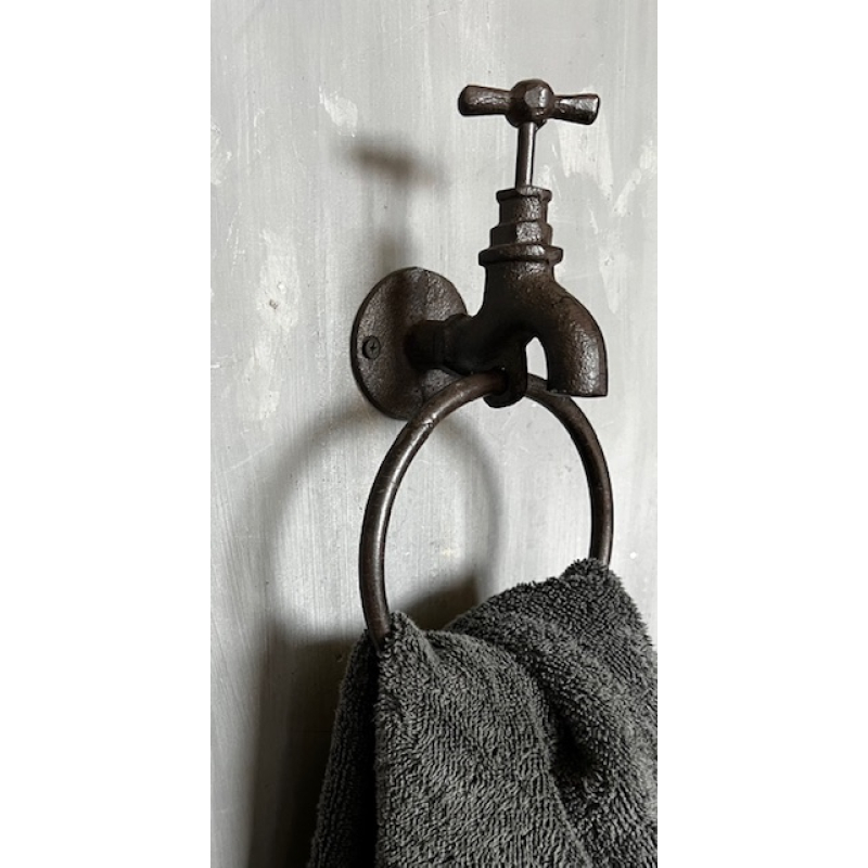 Gietijzeren handdoekring met kraantje